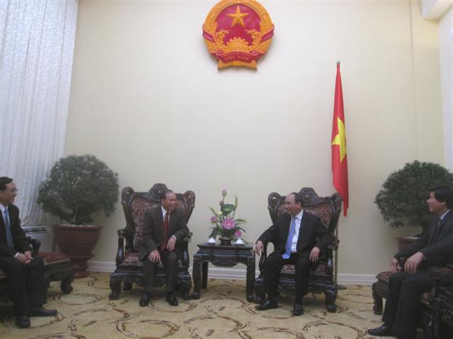 ຮອງນາຍົກລັດຖະມົນ ຫວຽດນາມ ຫງວຽນຊວນຟຸກ ຕ້ອນຮັບເຈົ້າແຂວງໆຫົວພັນ